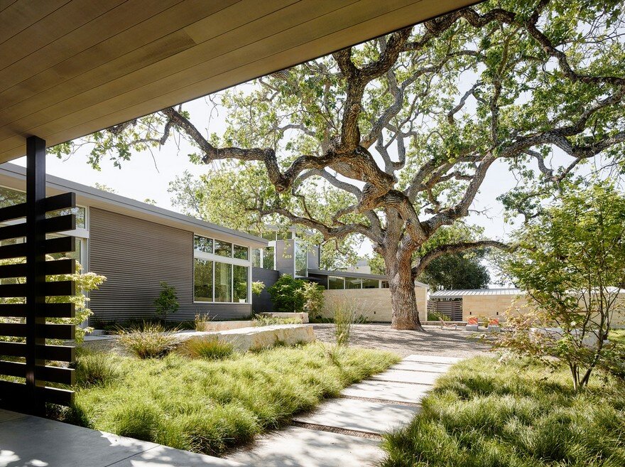 This Ranch Retreat Was Designed Around A 100-Year-Old Oak Tree