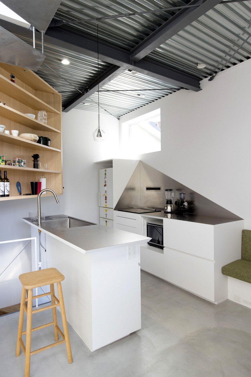 Small Smart House in Tokyo by Tomokazu Hayakawa Architects 4