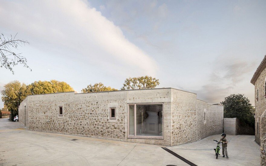 Stonewall House in Girona by Harquitectes