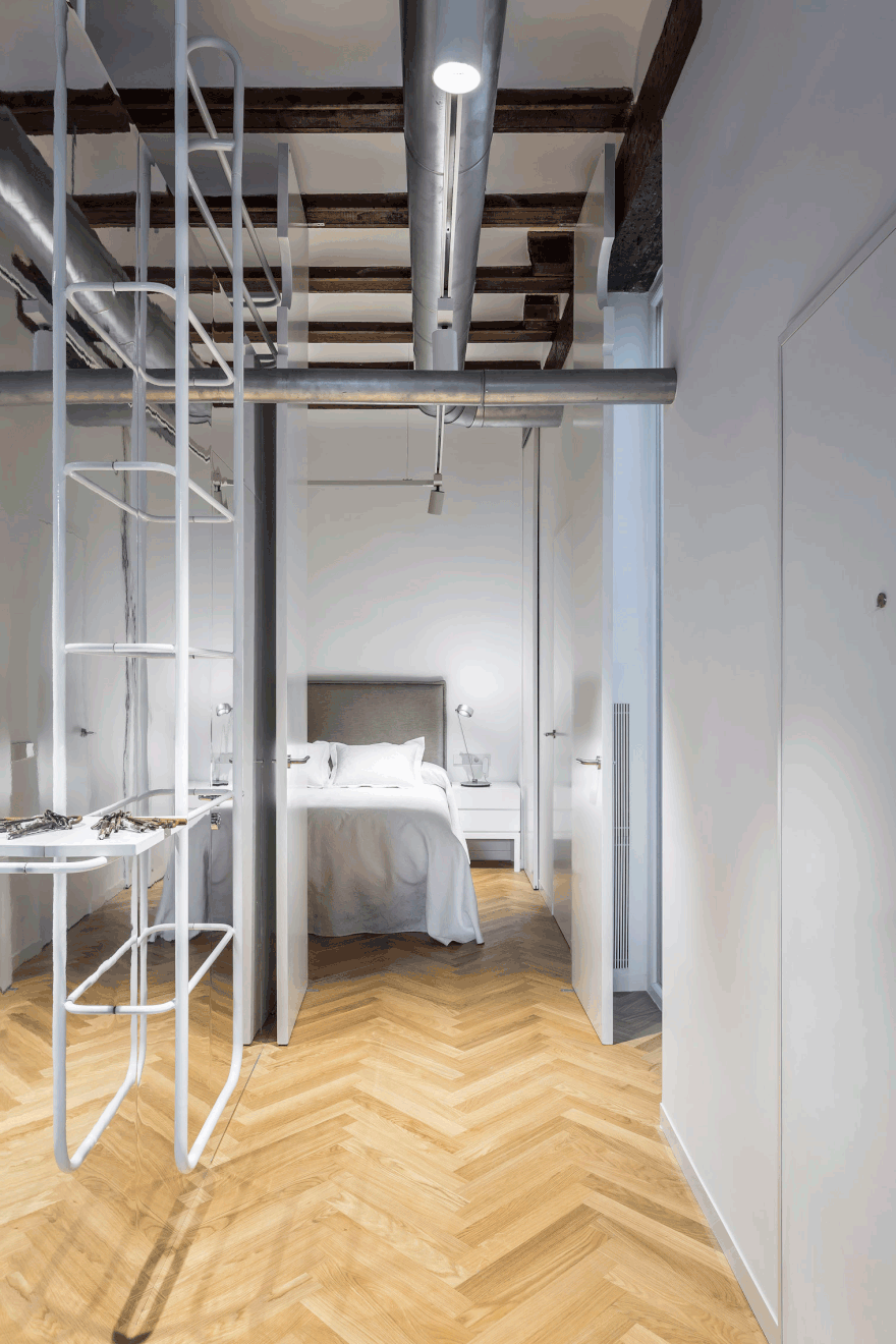 A Temporary Rental Housing Refurbished in Valencia, Spain: Late Night Tales 7