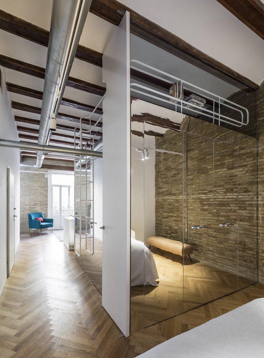 A Temporary Rental Housing Refurbished in Valencia, Spain: Late Night Tales 2