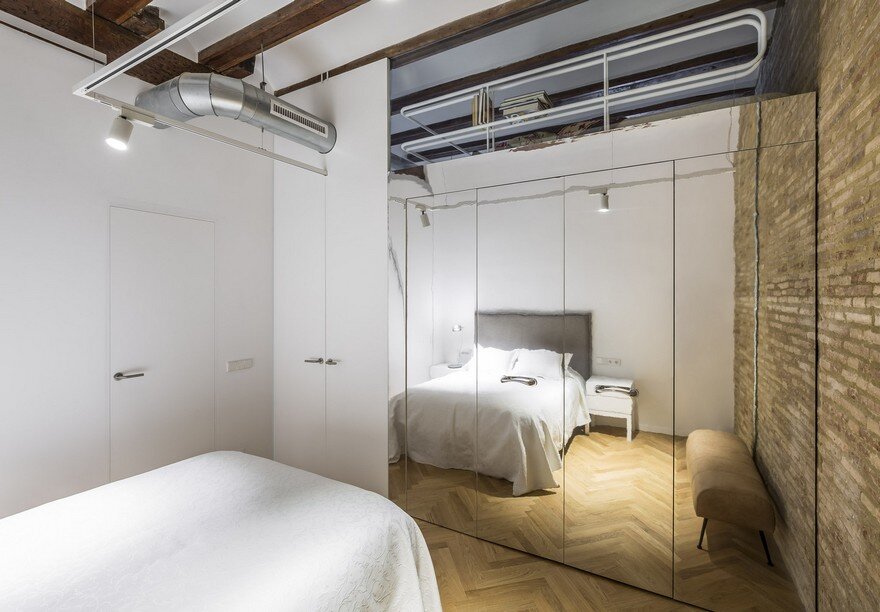 A Temporary Rental Housing Refurbished in Valencia, Spain: Late Night Tales 8