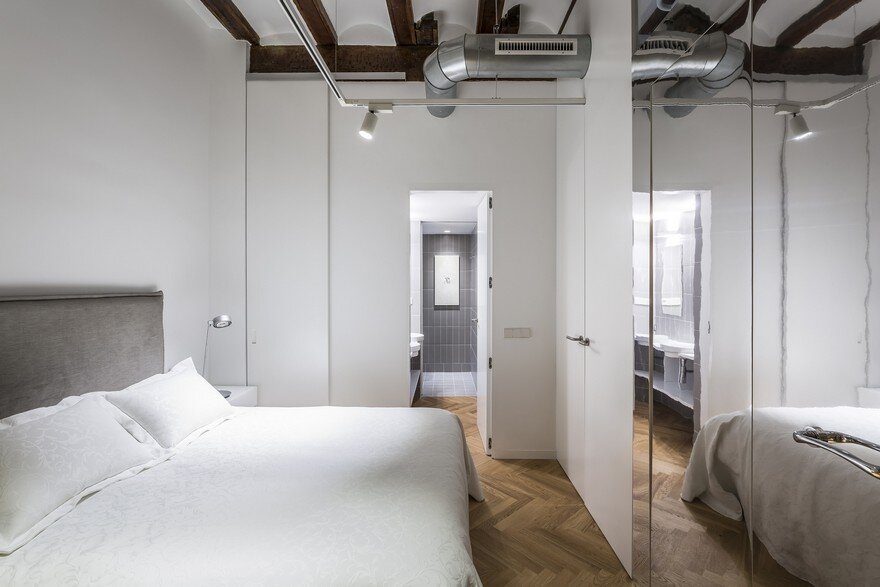 A Temporary Rental Housing Refurbished in Valencia, Spain: Late Night Tales 9