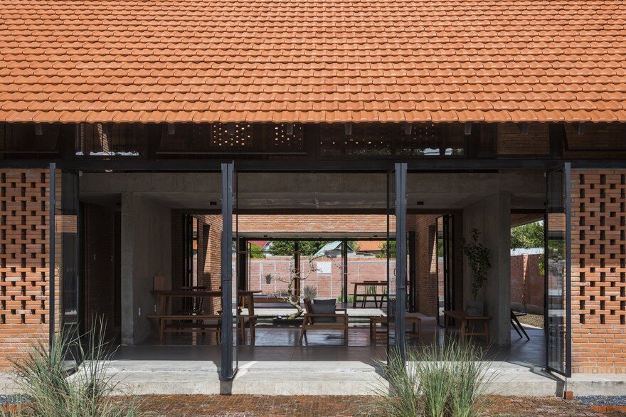 Vietnamese Contemporary House Inspired by Traditional Architecture 2