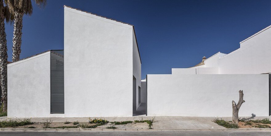 Yard House in Valencia by Alberto Facundo Arquitectura 11