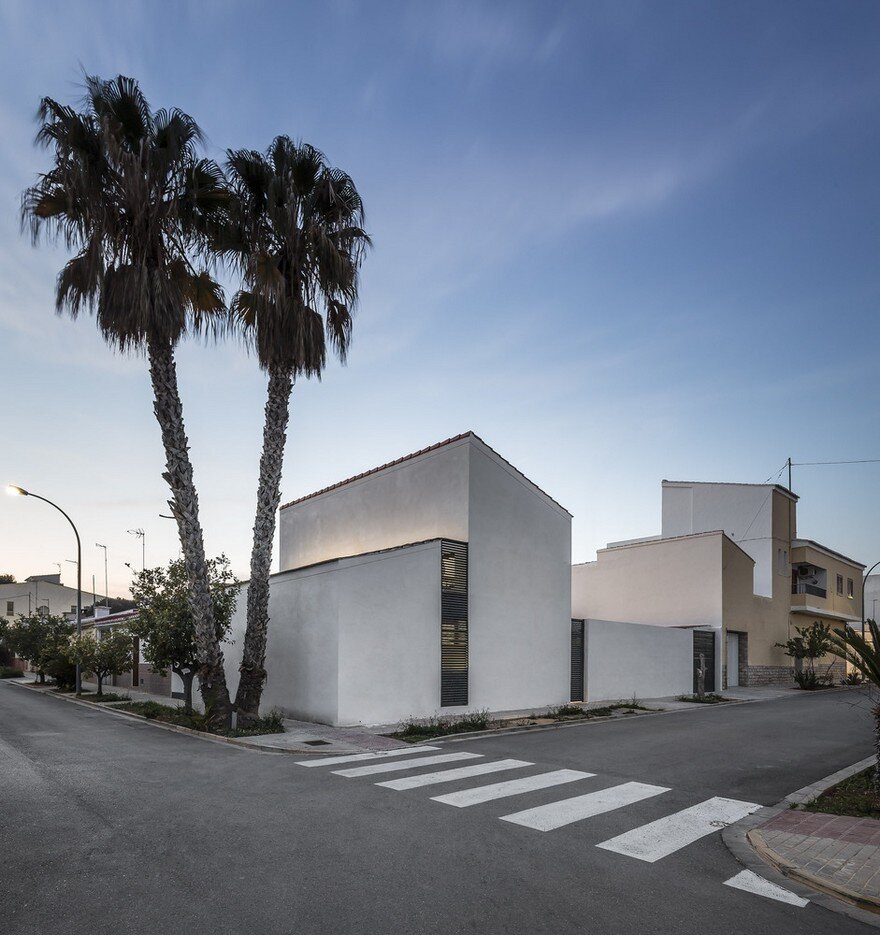 Yard House in Valencia by Alberto Facundo Arquitectura 12