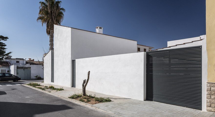 Yard House in Valencia by Alberto Facundo Arquitectura