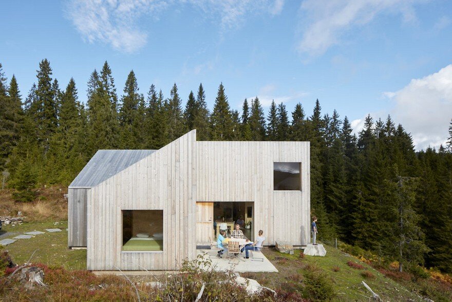A Cabin House in the Norwegian Forest for a Geologist and His Family 8