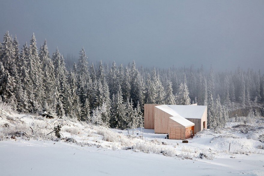 A Cabin House in the Norwegian Forest for a Geologist and His Family 1