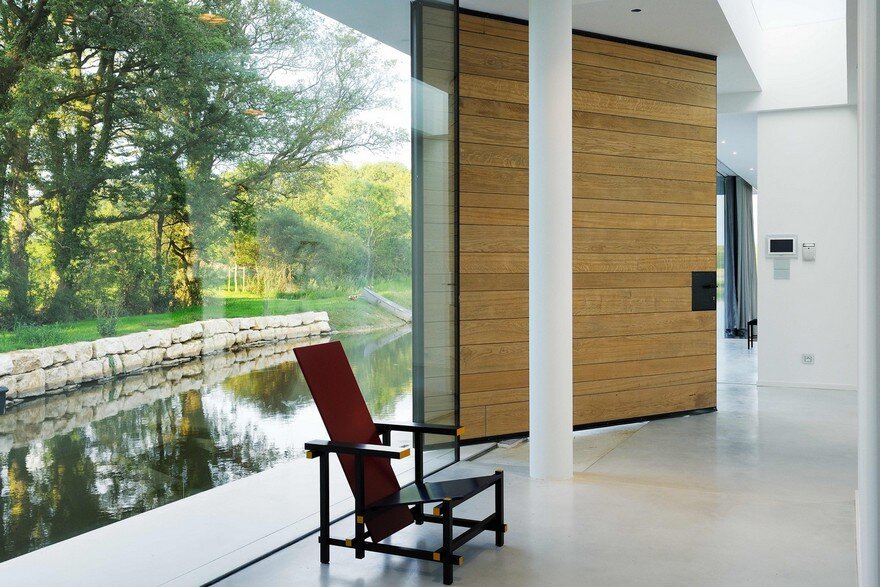 Concrete and Glass Residence Built on the Surface of a Lake: White Snake House 4