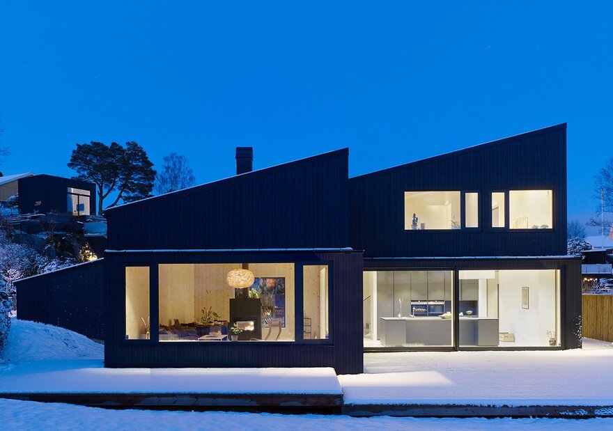 Contemporary Black Wooden House 16