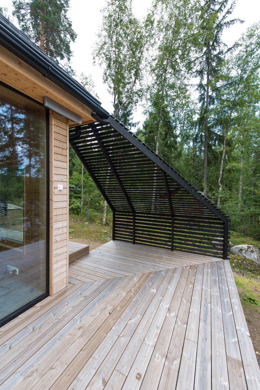 A Finnish Retreat Features a Pyramidal Roof and a Glass Wall Facade 1