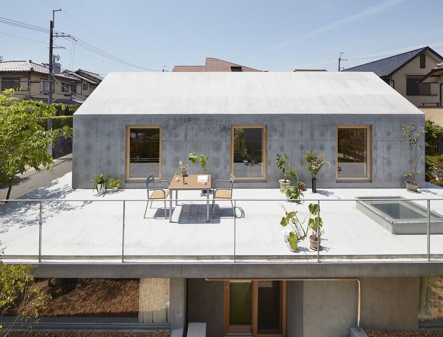Floating Terrace House by Tomohiro Hata Architect and Associates 1