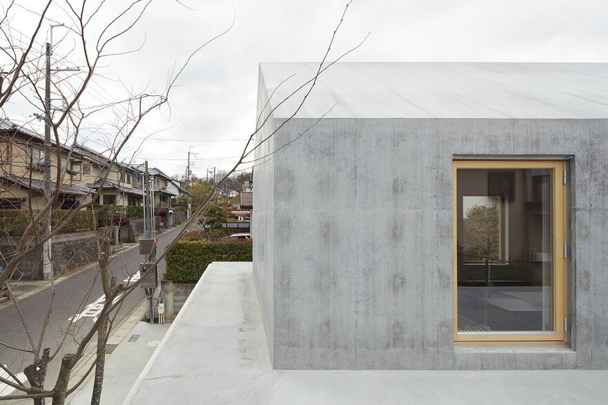 Floating Terrace House by Tomohiro Hata Architect and Associates 14