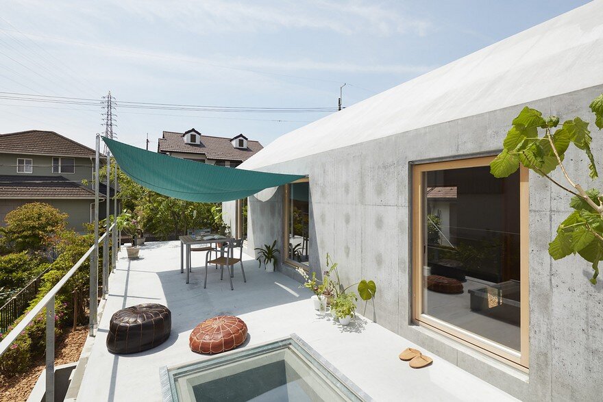 Floating Terrace House by Tomohiro Hata Architect and Associates 2