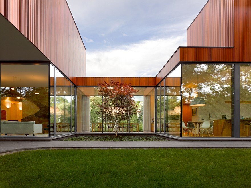 An Intergenerational Home Conceived by Williamson Williamson as Two Distinct Residences 15