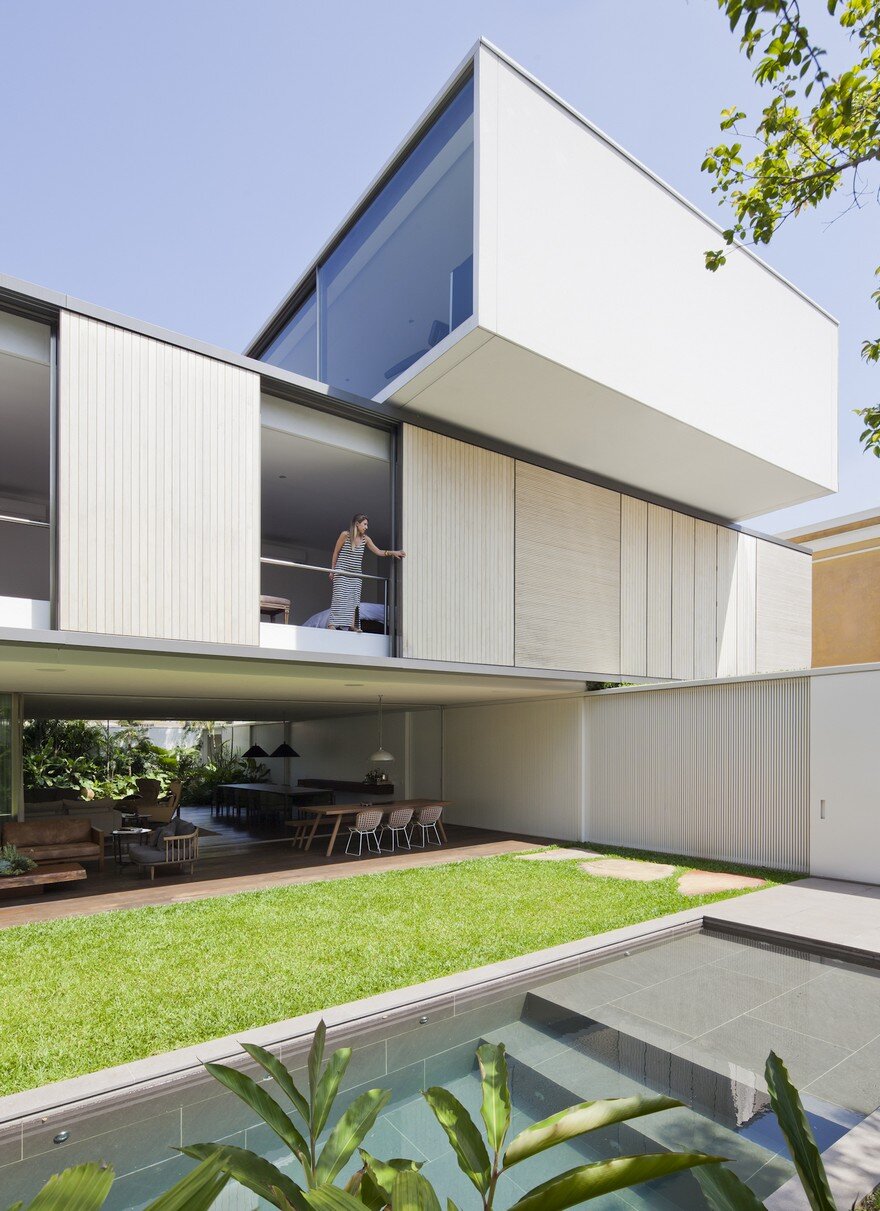 Luxury Contemporary Home in Brasil: Belgica House by AMZ Arquitetos