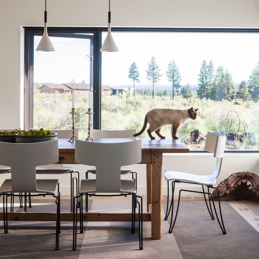 Modern Weekend House in Central Oregon 9