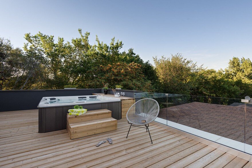 Renovation of a 1960's Side Split Home in Toronto by Urbanscape Architects