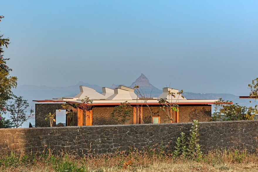 Single Level Pavilion Build as a Retreat to Escape the Frenetic Pace of Mumbai Life 19