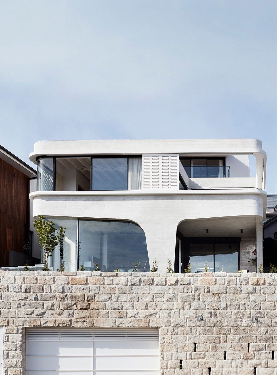 Tama’s Tee House: A Coastal Concrete Unipod by Luigi Rosselli