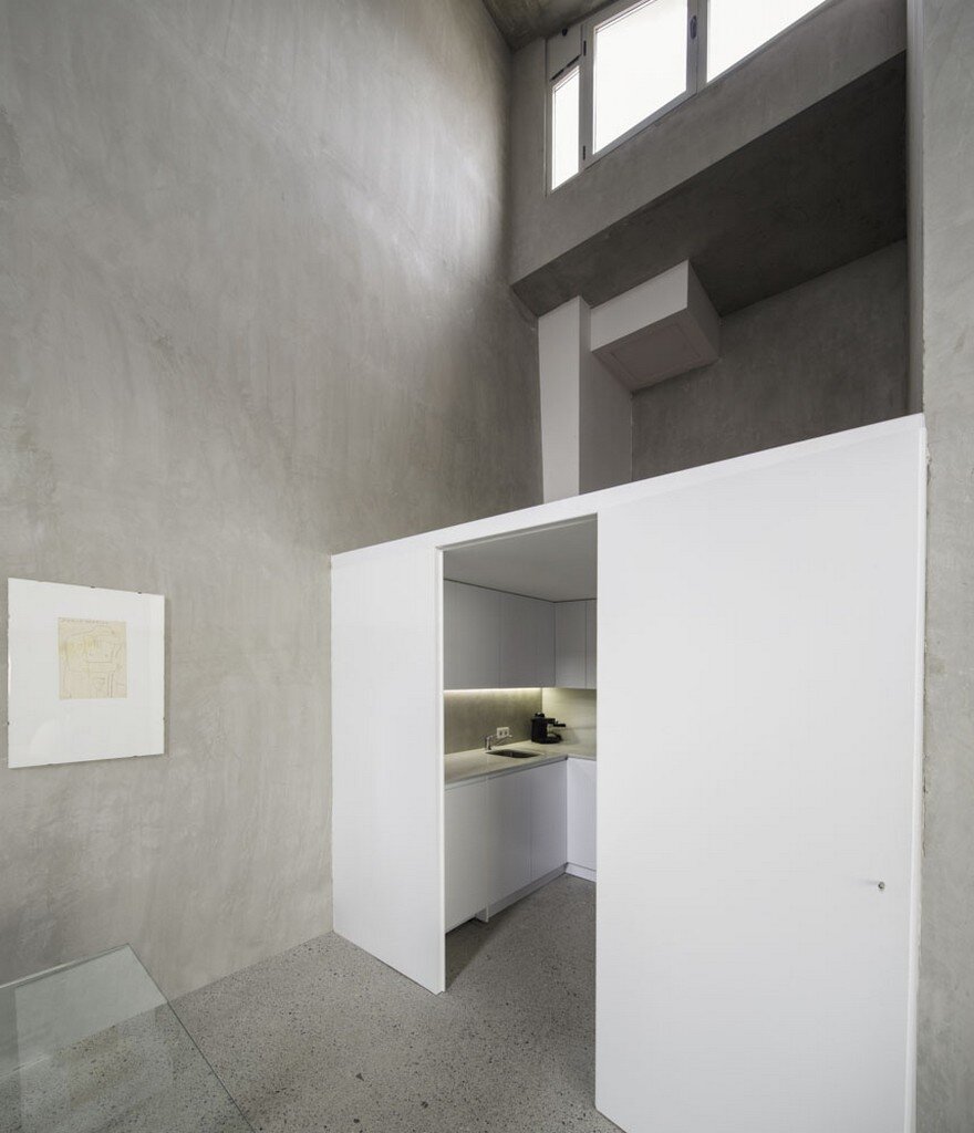 Elisa Valero Arquitectura Designed Eight Experimental Apartments with Exposed Concrete Walls 4