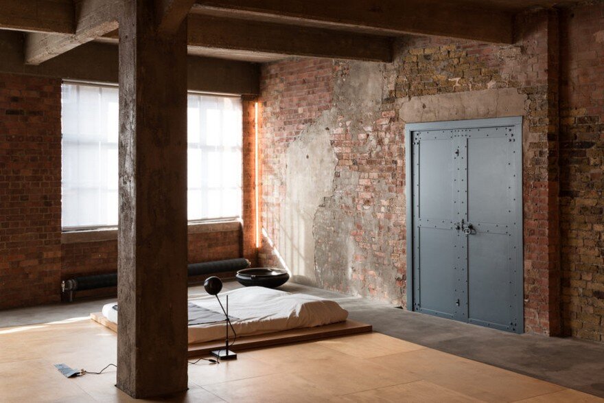 London Industrial Warehouse Converted Into Versatile Living Space 10