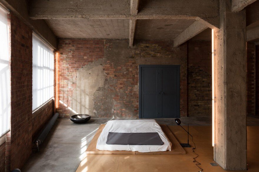 London Industrial Warehouse Converted Into Versatile Living Space 11