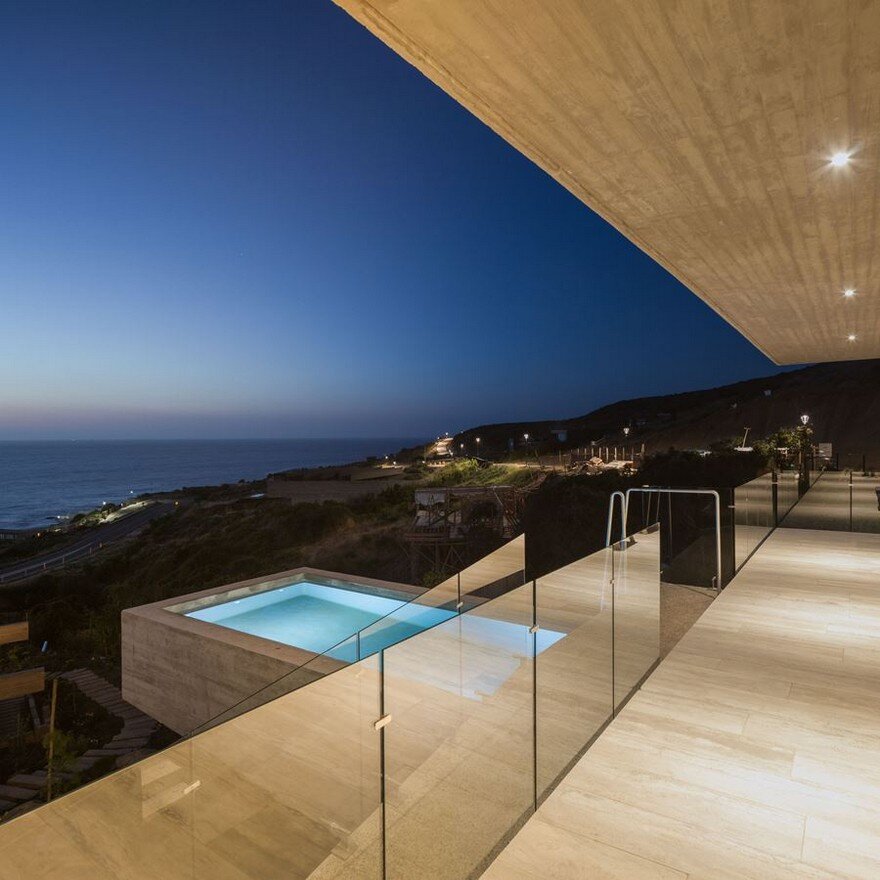 Reinforced Concrete House by Felipe Assadi Arquitectos 14