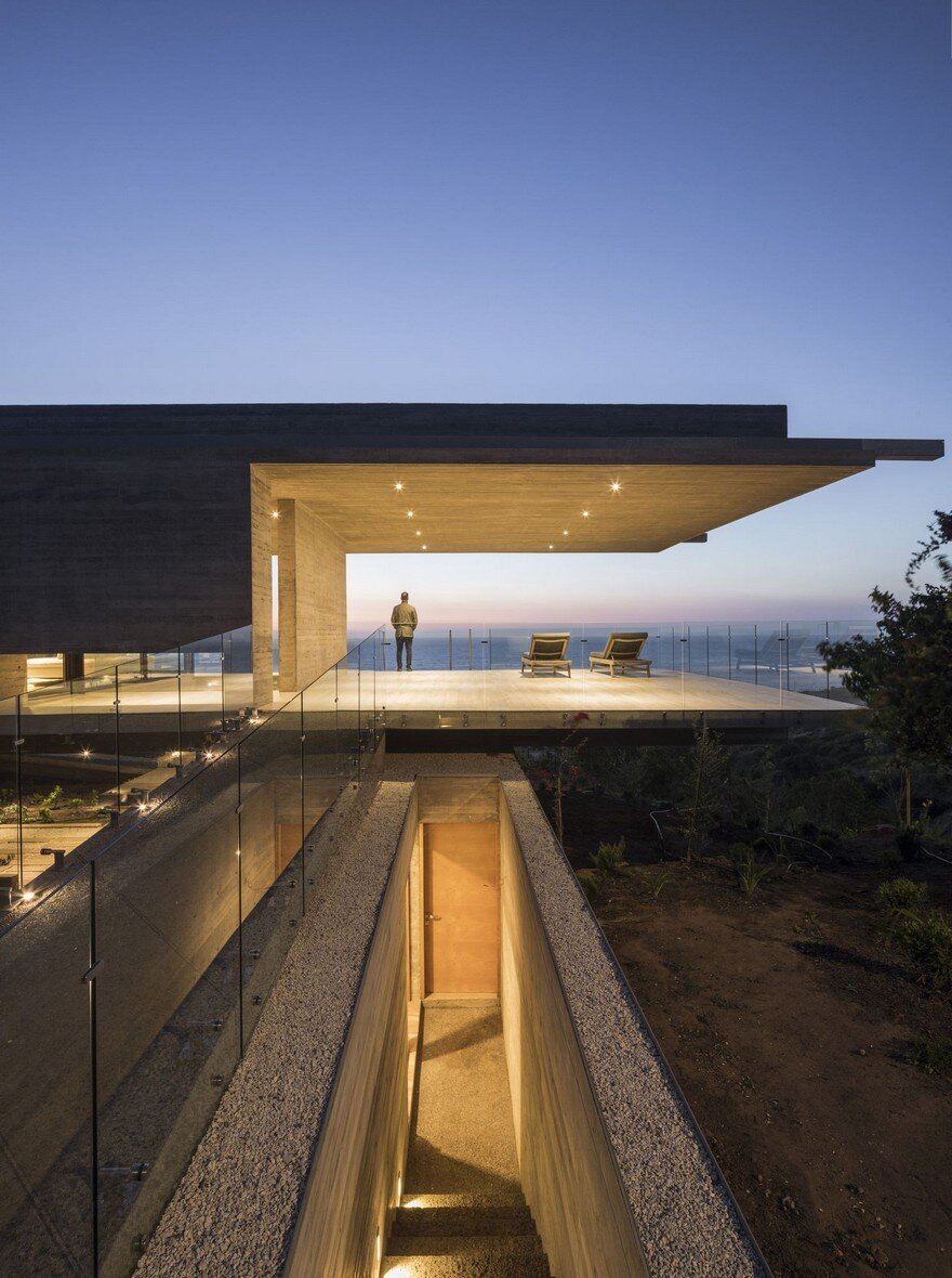 Reinforced Concrete House by Felipe Assadi Arquitectos 16