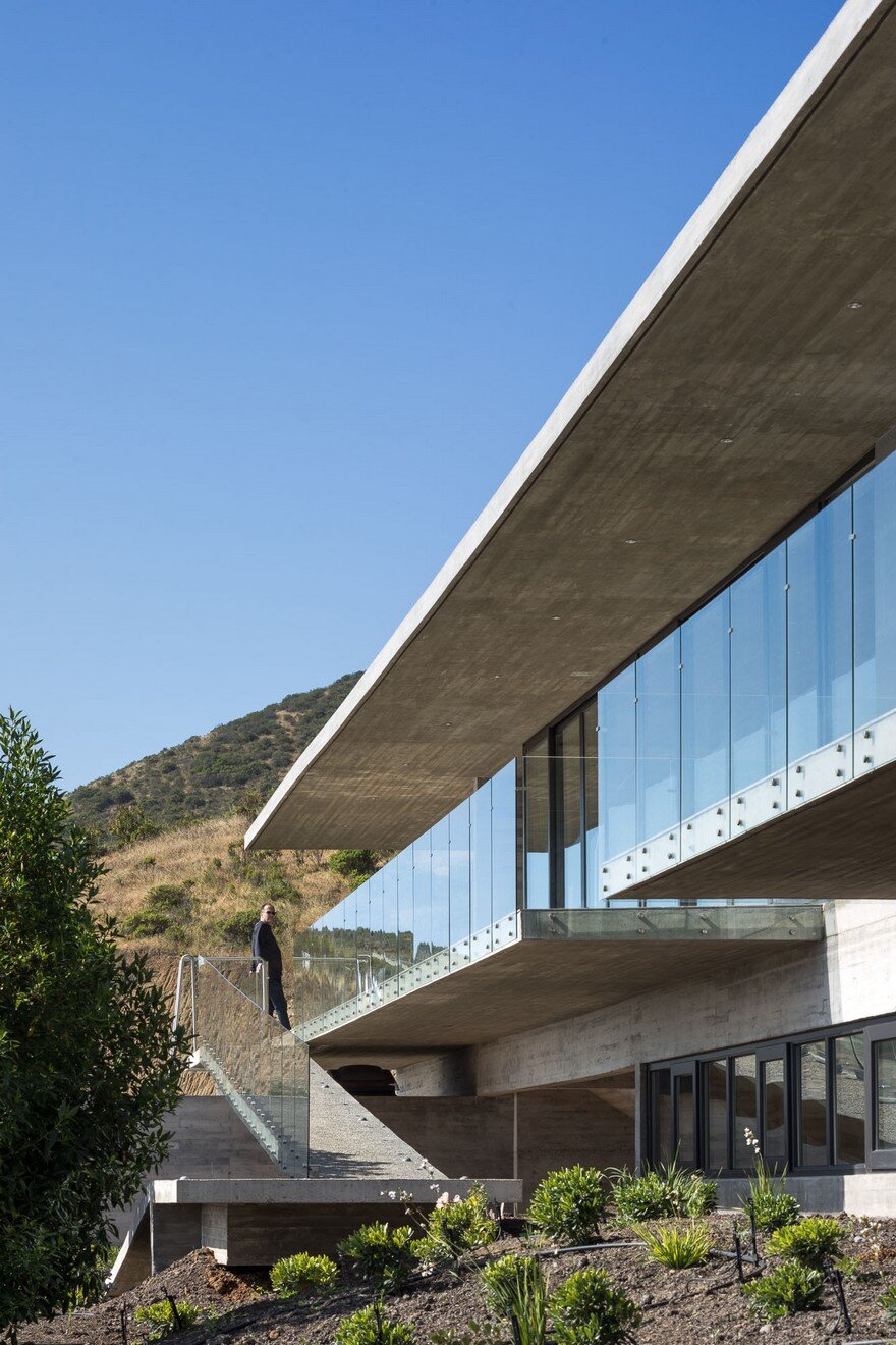 Reinforced Concrete House by Felipe Assadi Arquitectos 6