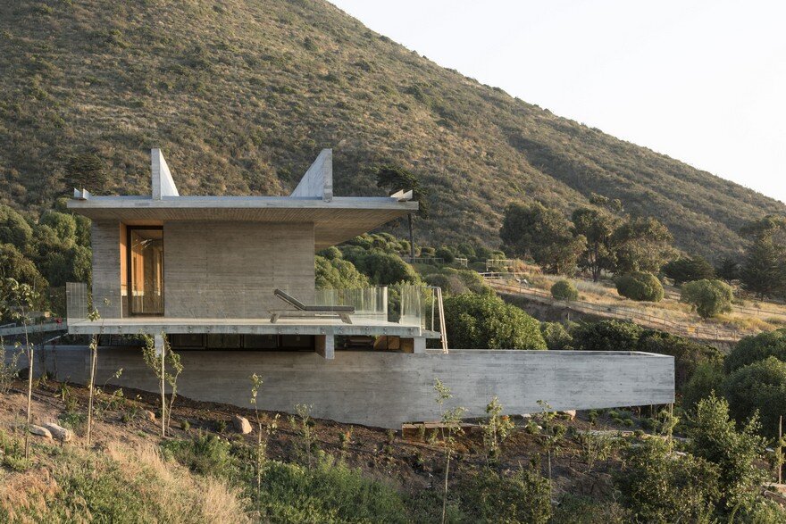 Reinforced Concrete House by Felipe Assadi Arquitectos 1