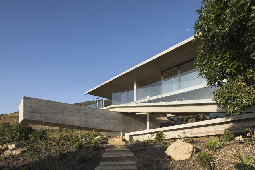 Reinforced Concrete House by Felipe Assadi Arquitectos 2