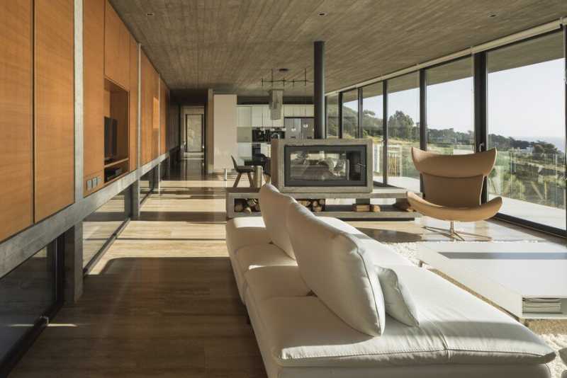 Reinforced Concrete House by Felipe Assadi Arquitectos