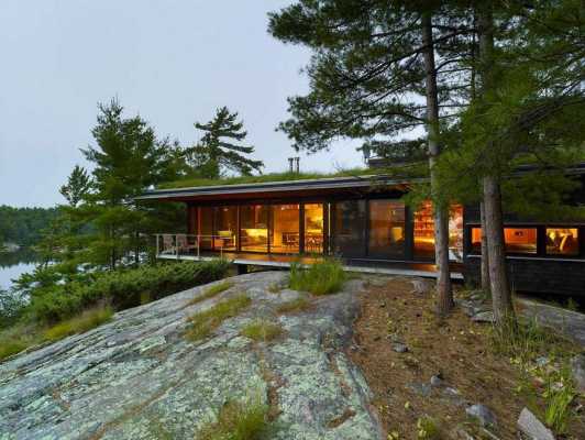 Four-Season Family Cabin in Southern Ontario by Ian MacDonald 1