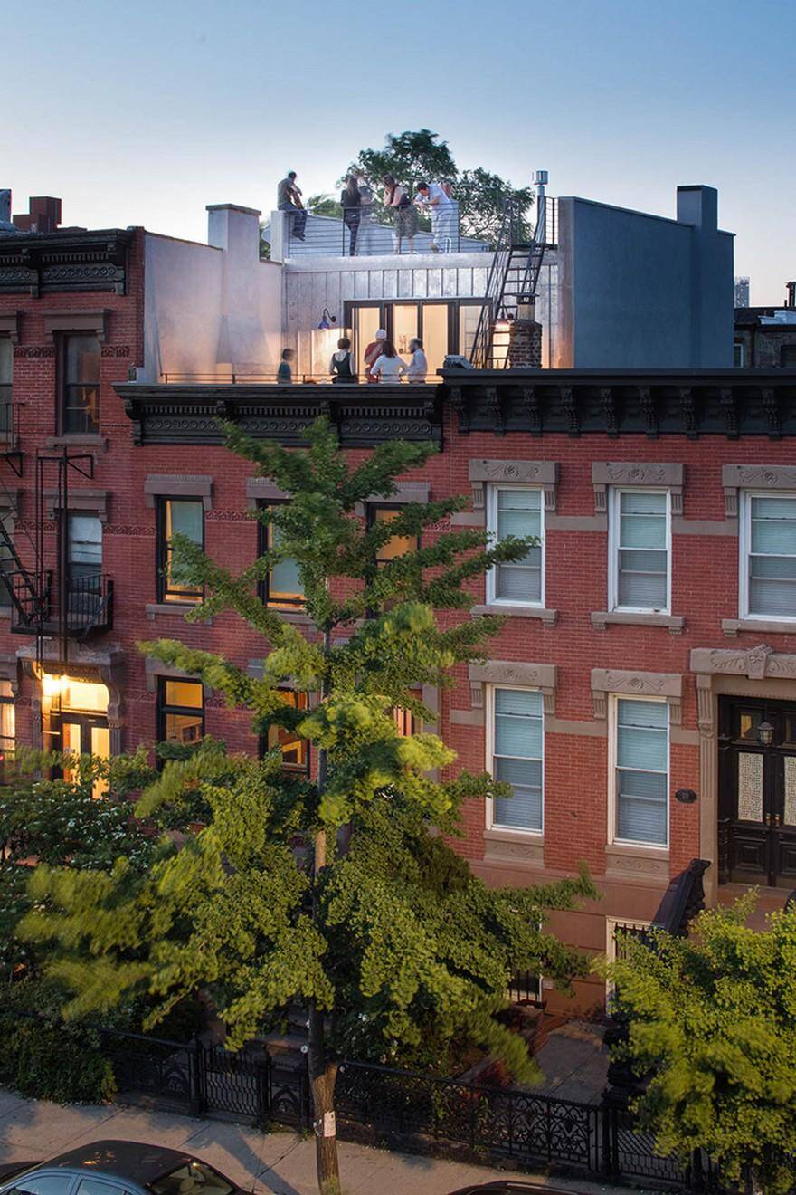 Greenwood Heights Rooftop Addition by Ben Herzog Architect