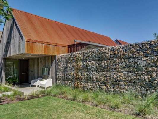 Linder House is Inspired by the Historic Texas Blackland Prairie Homestead