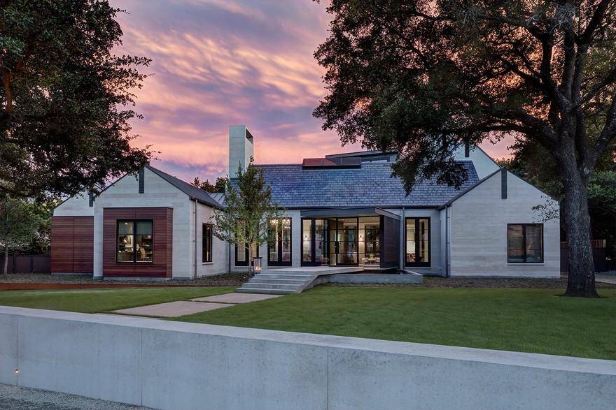North Dallas House by Bentley Tibbs Architect