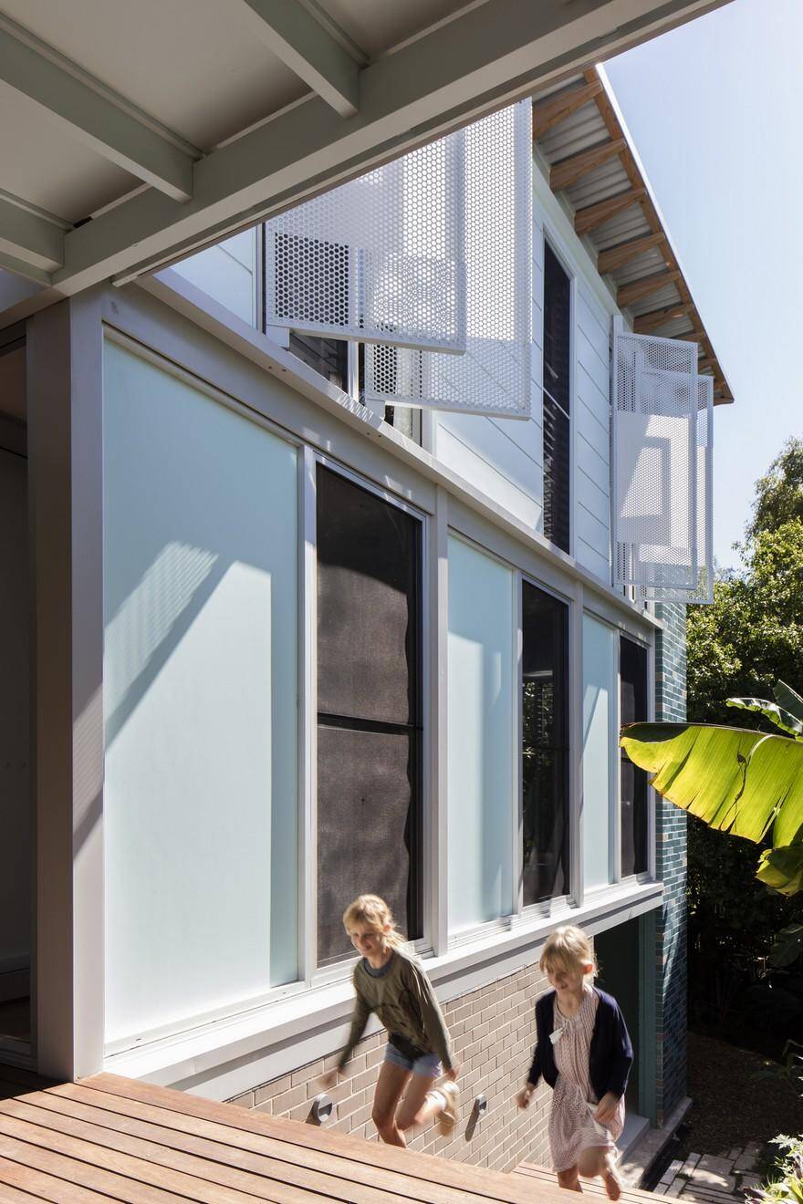 Old Weatherboard House in Sydney Gets Modern Addition 2