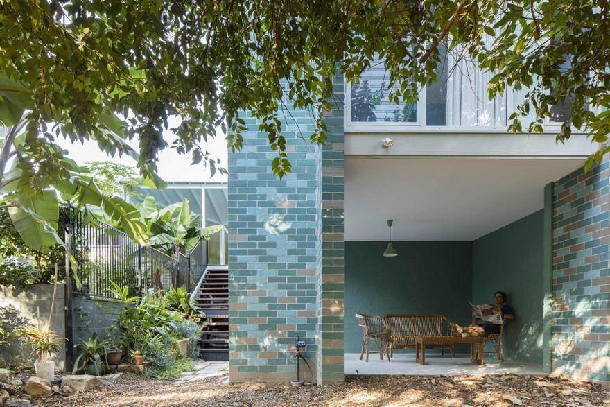 Old Weatherboard House in Sydney Gets Modern Addition 15