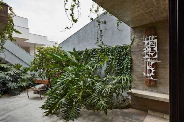 This Skinny House in Maringá Featuring a Cor-Ten Steel Decorative Façade