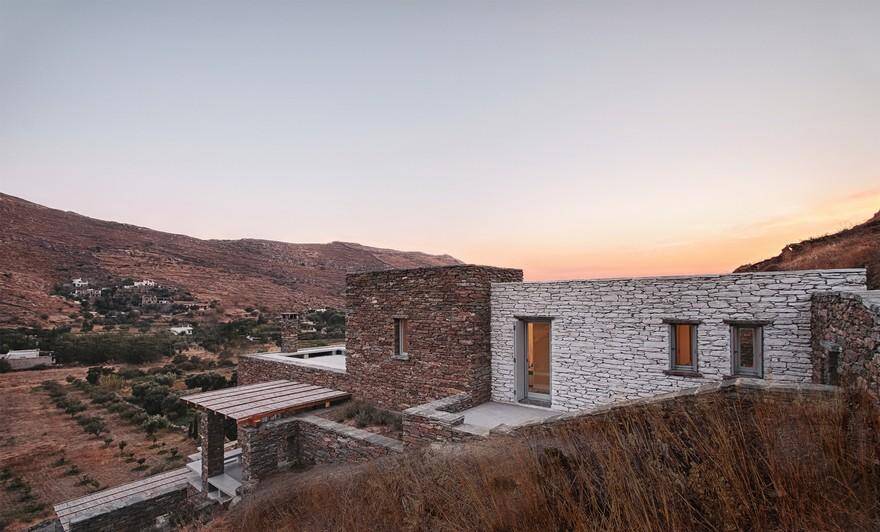 A Stone Summerhouse in Greece Developed for the Mediterranean Climate 18