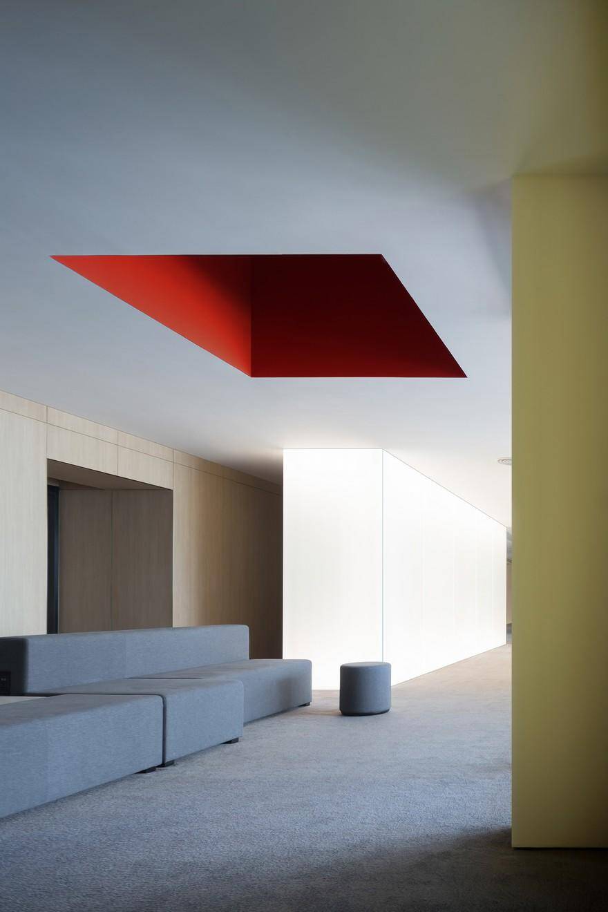 Centaline Property Office: An Office Comes Out of Mondrian's Painting 11