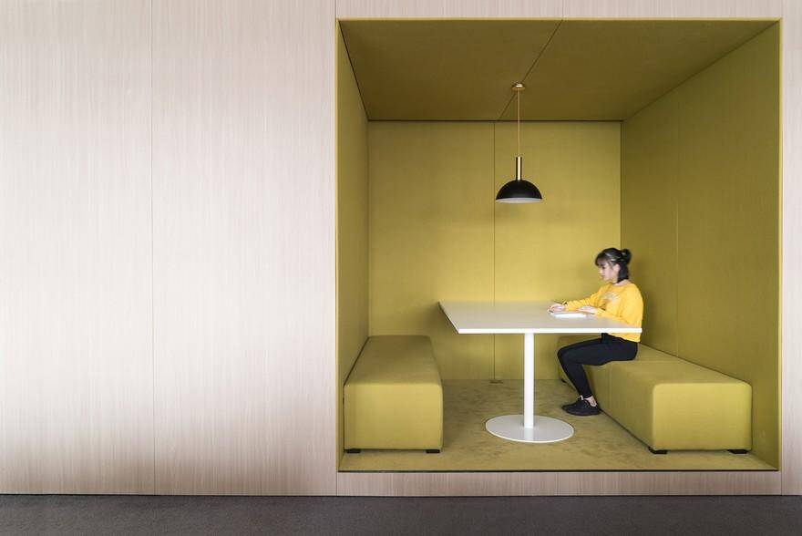Centaline Property Office: An Office Comes Out of Mondrian's Painting 3