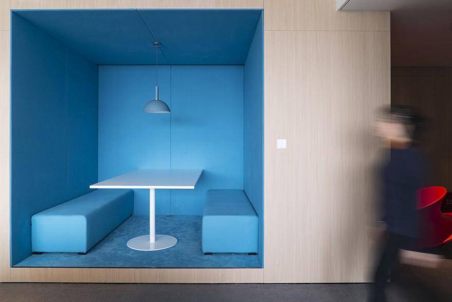 Centaline Property Office: An Office Comes Out of Mondrian's Painting 4