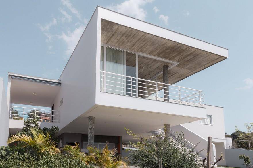 Concrete White House In Brazil Overlooks The City From Above 2