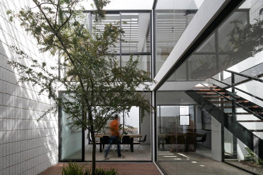 Modern Mexican Residence Juggling With Geometric Volumes and Neat Lines 2
