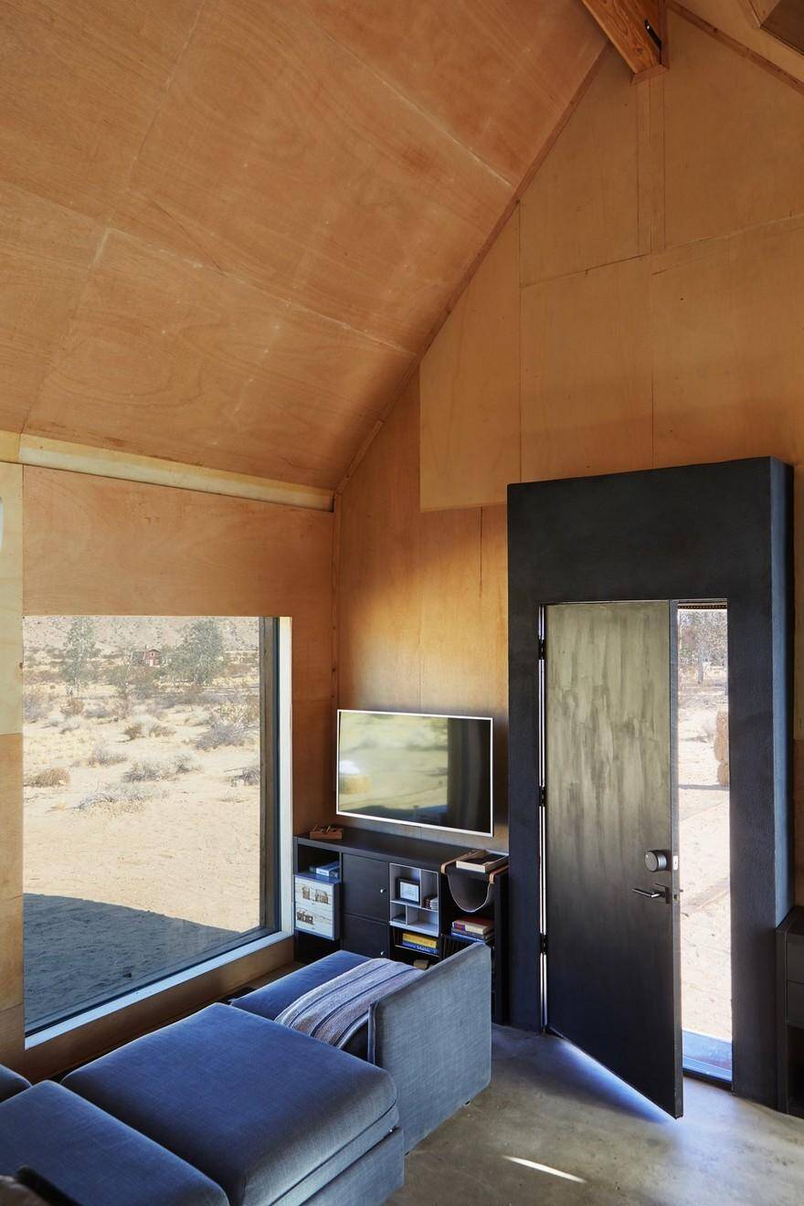 Off-Grid Cabin in Joshua Tree National Park: Folly by Cohesion 4