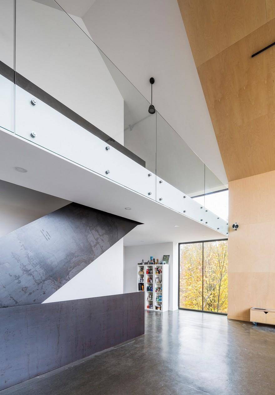 A Contemporary Garage that Turns Into a Suspended Artist Workshop 4