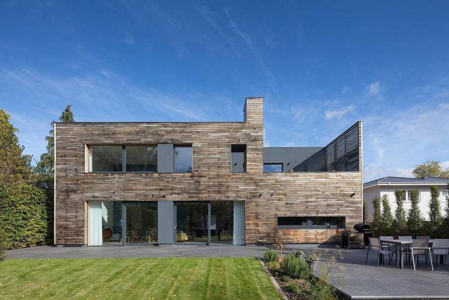 Modernist New Build Passivhaus / Gresford Architects